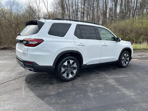 Platinum 2026 Honda Pilot Touring 8-Passenger