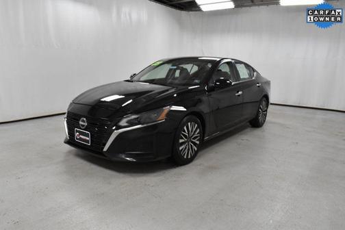 Super Black 2023 Nissan Altima 2.5 SV