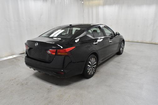 Super Black 2023 Nissan Altima 2.5 SV
