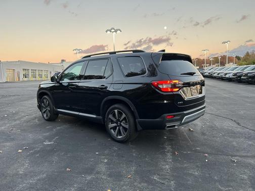 2025 Honda Pilot Touring 8-Passenger