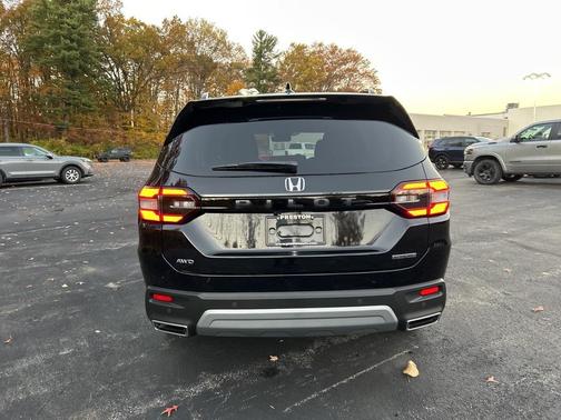 2025 Honda Pilot Touring 8-Passenger