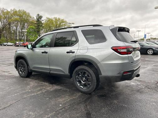 Solar Silver Metallic 2026 Honda Pilot TrailSport