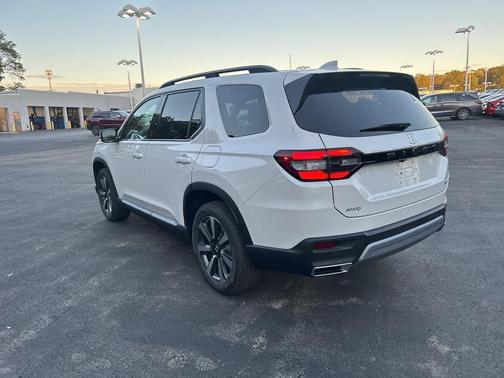 2025 Honda Pilot Touring 8-Passenger