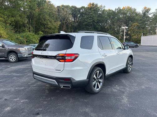 2025 Honda Pilot Touring 8-Passenger