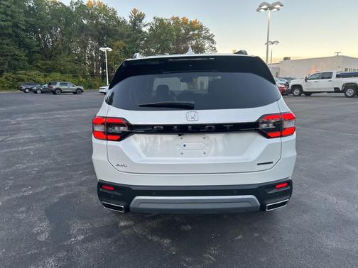 2025 Honda Pilot Touring 8-Passenger
