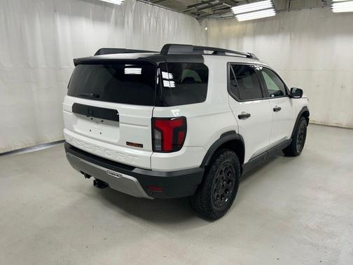 Platinum White Pearl 2026 Honda Passport AWD TrailSport Elite Blackout
