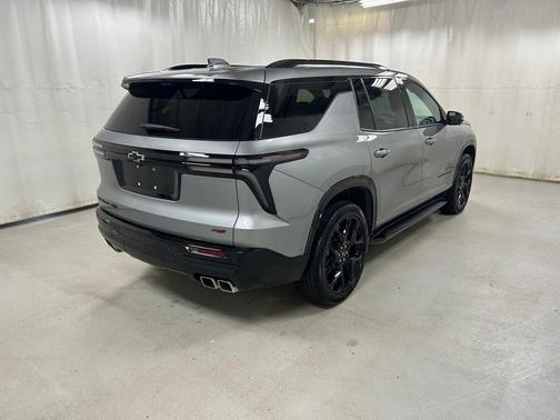 Sterling Gray Metallic 2025 Chevrolet Traverse RS
