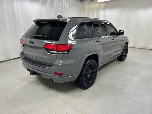 Sting-Gray Clearcoat 2020 Jeep Grand Cherokee Altitude
