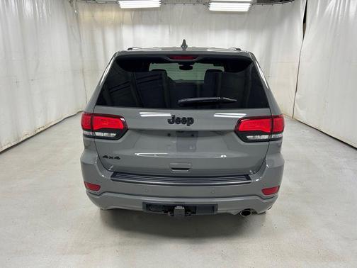 Sting-Gray Clearcoat 2020 Jeep Grand Cherokee Altitude