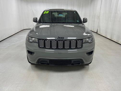 Sting-Gray Clearcoat 2020 Jeep Grand Cherokee Altitude