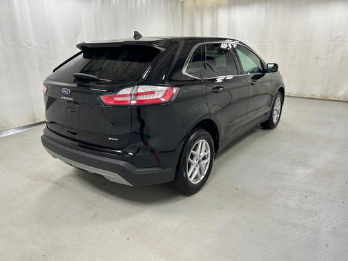 Black Metallic 2021 Ford Edge SEL