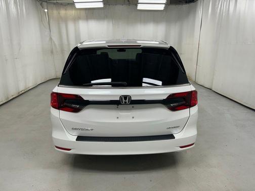 Platinum White Pearl 2024 Honda Odyssey Sport