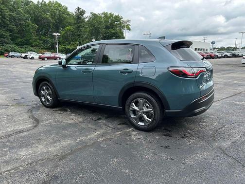 Nordic Forest Pearl 2027 Honda HR-V LX