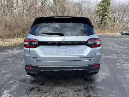 Solar Silver Metallic 2026 Honda Pilot Black Edition
