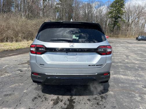 Solar Silver Metallic 2026 Honda Pilot Black Edition