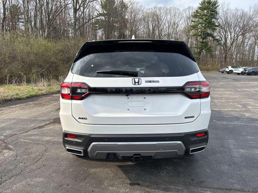 Platinum 2026 Honda Pilot Touring 8-Passenger