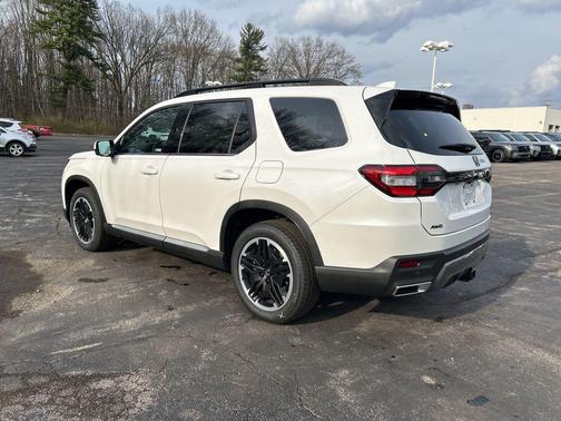 Platinum 2026 Honda Pilot Touring 8-Passenger