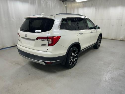 White Diamond Pearl 2019 Honda Pilot Touring 8-Passenger