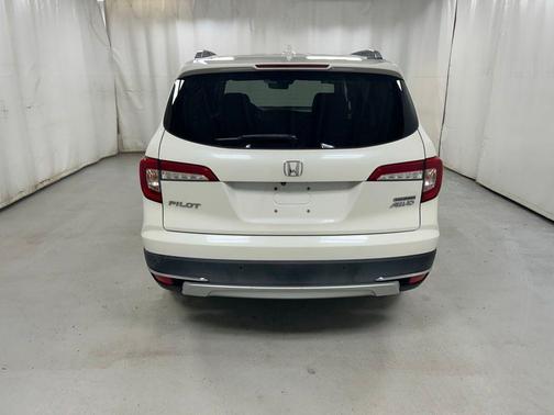 White Diamond Pearl 2019 Honda Pilot Touring 8-Passenger