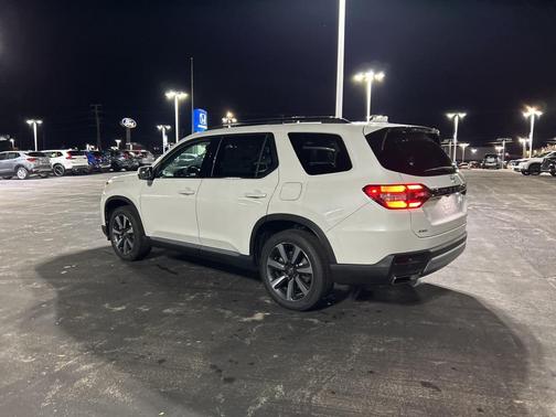 2025 Honda Pilot Touring 8-Passenger