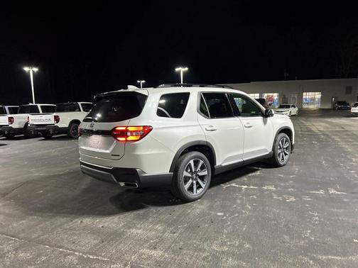 2025 Honda Pilot Touring 8-Passenger