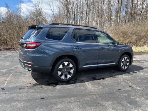Blue Pearl 2026 Honda Pilot Touring 8-Passenger