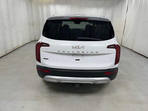 Glacial White Pearl 2022 Kia Telluride LX