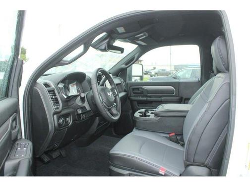 2025 RAM 3500 Tradesman Regular Cab 4x4 8' Box