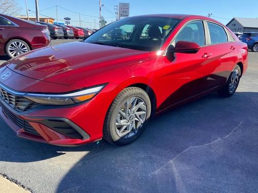 2024 Hyundai ELANTRA SEL