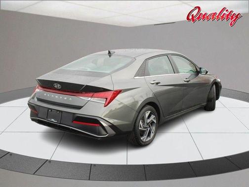 2025 Hyundai ELANTRA SEL