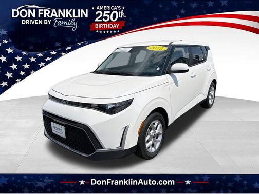 White 2025 Kia Soul LX