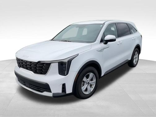 Glacial White Pearl 2024 Kia Sorento LX