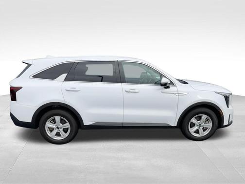 Glacial White Pearl 2024 Kia Sorento LX