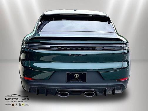Paint to Sample - British Racing Green 2026 Porsche Cayenne Turbo GT