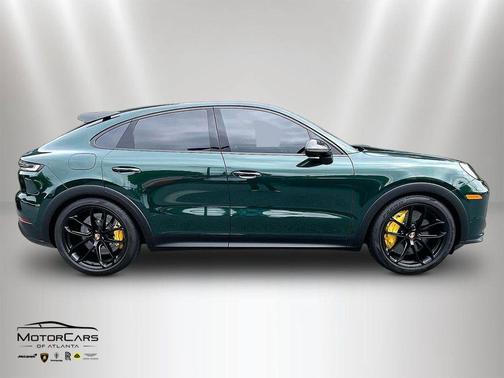 Paint to Sample - British Racing Green 2026 Porsche Cayenne Turbo GT