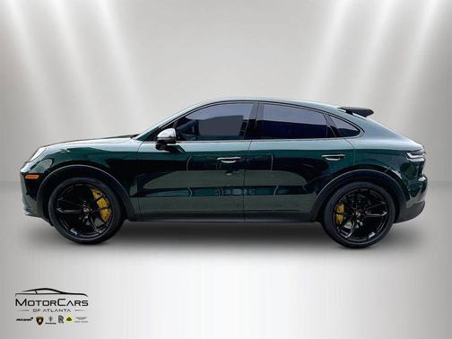 Paint to Sample - British Racing Green 2026 Porsche Cayenne Turbo GT