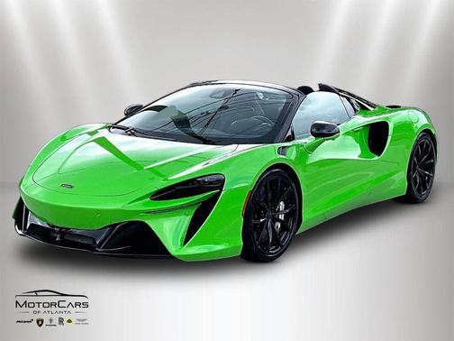 Green 2025 McLaren Artura