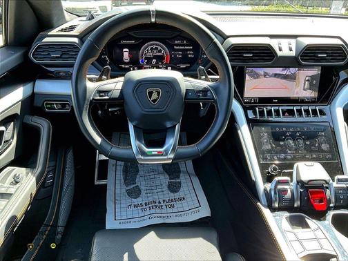 2020 Lamborghini Urus 