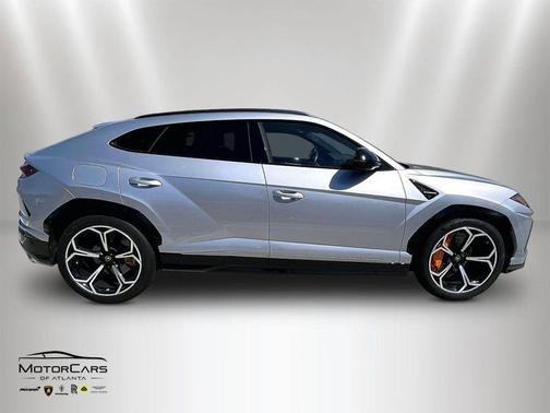 2020 Lamborghini Urus 