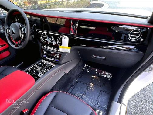 Arctic White 2025 Rolls-Royce Spectre