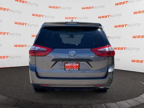 2020 Toyota Sienna SE