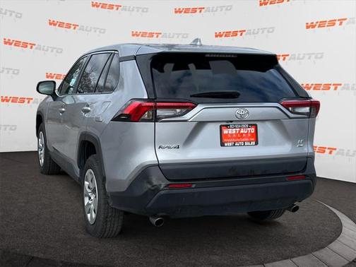 2022 Toyota RAV4 LE