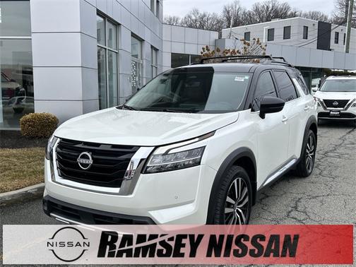 2023 Nissan Pathfinder Platinum