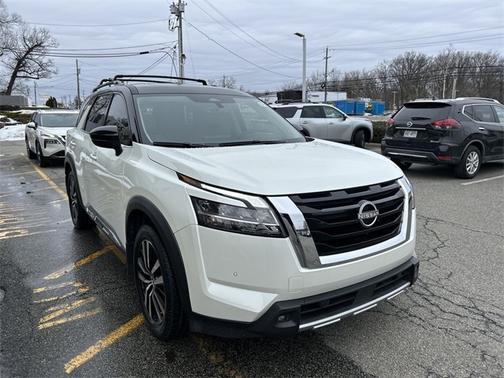 2023 Nissan Pathfinder Platinum
