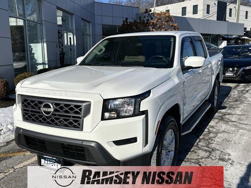 Glacier White 2022 Nissan Frontier SV