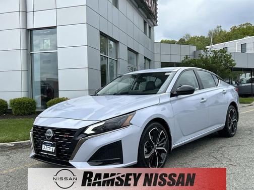 Gray Sky Pearl 2024 Nissan Altima 2.5 SR