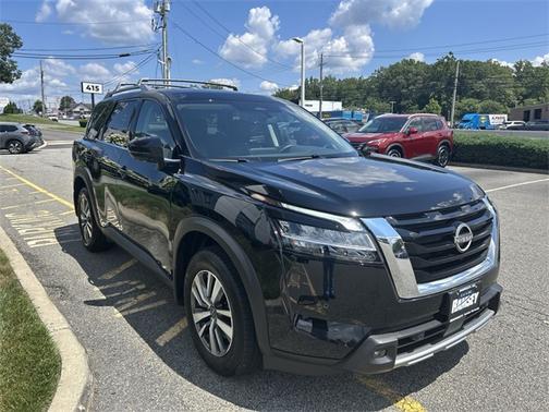 2024 Nissan Pathfinder SL