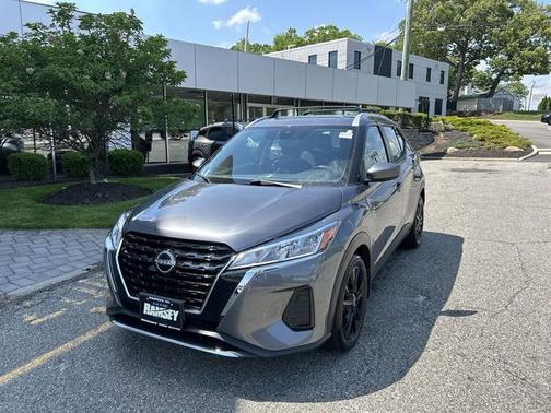 Gun Metallic 2024 Nissan Kicks SV