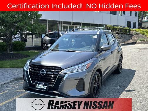 Gun Metallic 2024 Nissan Kicks SV