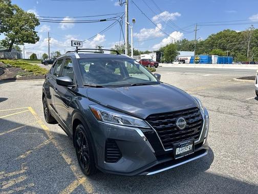 Gun Metallic 2024 Nissan Kicks SV